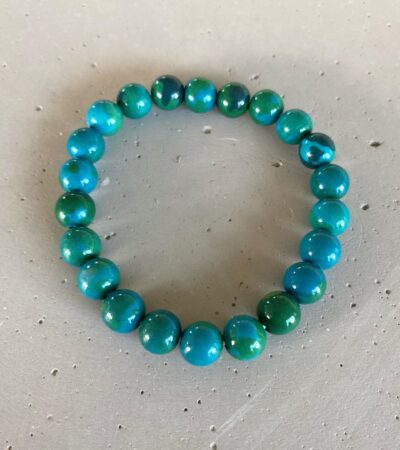 Smukt Chrysocolla armbånd i smuk blågrøn farve.