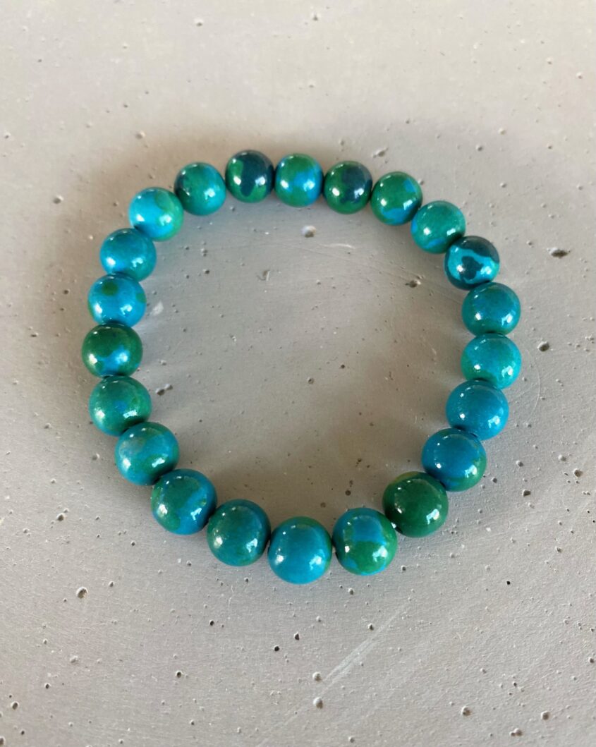 Smukt Chrysocolla armbånd i smuk blågrøn farve.